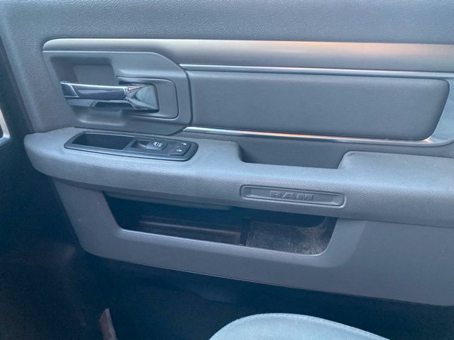 Used 2016 RAM 1500 Classic SLT AWD/4WD image 25