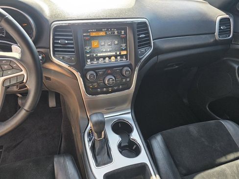 Used 2017 Jeep Grand Cherokee Altitude RWD image 16