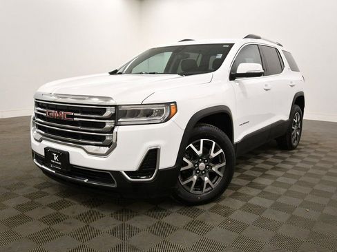 Used 2023 GMC Acadia SLE w/ Driver Convenience Package image 2