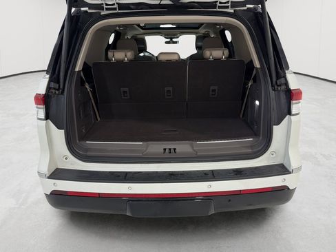 Used 2024 Lincoln Navigator Premiere AWD/4WD image 23