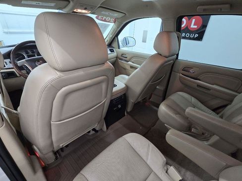 Used 2013 Cadillac Escalade Luxury RWD image 14