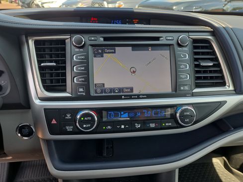 Certified 2019 Toyota Highlander Limited AWD/4WD image 25