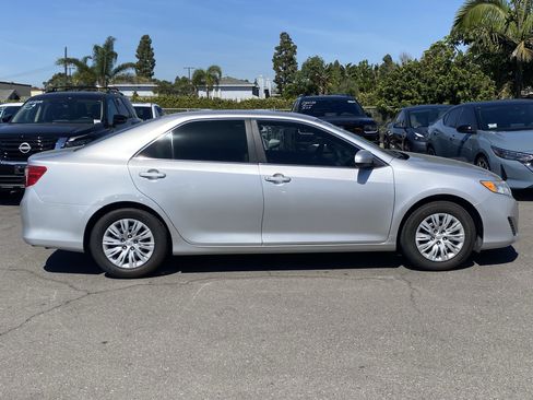 Used 2012 Toyota Camry L image 2