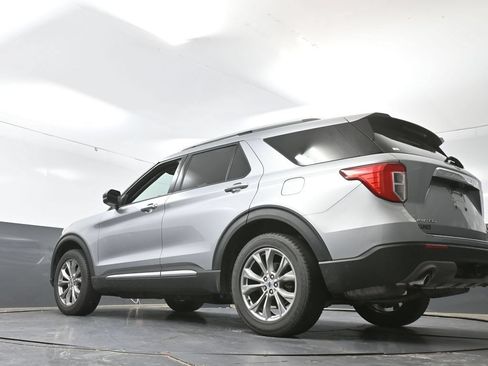 Used 2022 Ford Explorer Limited w/ Equipment Group 301A AWD/4WD image 31