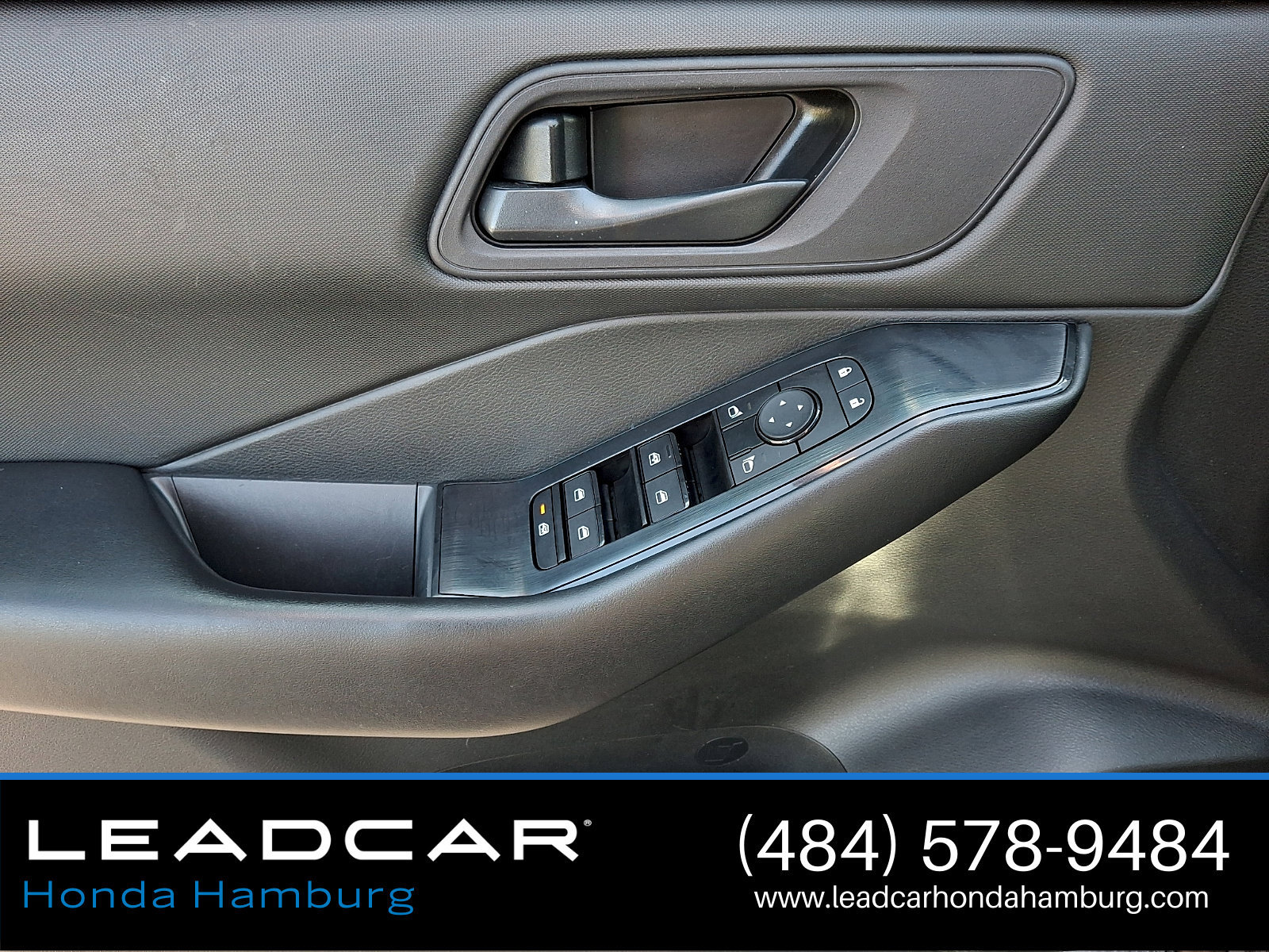 Used 2024 Nissan Rogue S AWD/4WD image 13