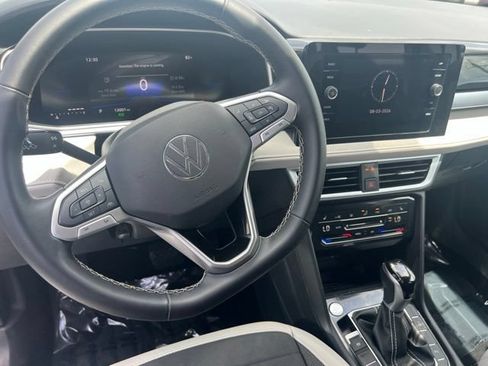 Used 2025 Volkswagen Taos SE w/ Black Wheel Package FWD image 9
