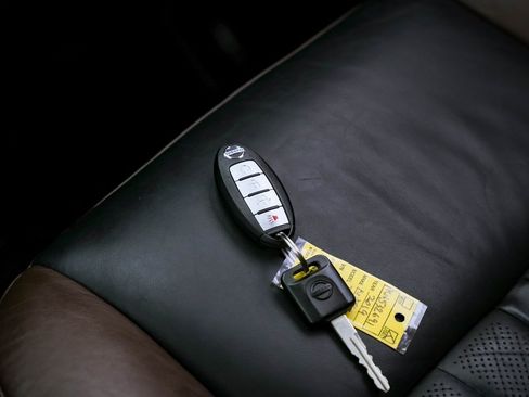 Used 2019 Nissan Titan Platinum Reserve w/ Platinum Utility Package image 9