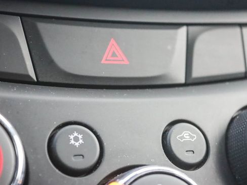 Certified 2022 Chevrolet Trax LT w/ LT Convenience Package image 52