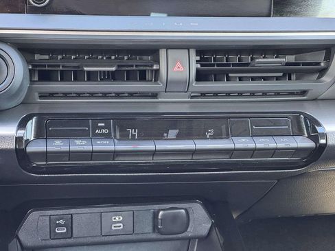 Used 2024 Toyota Prius LE image 5