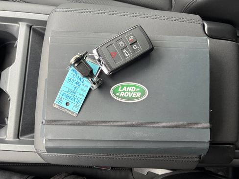 Certified 2025 Land Rover Defender 110 S AWD/4WD image 34