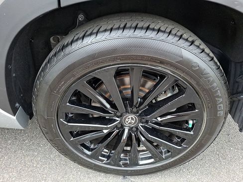 Certified 2025 Toyota Highlander XSE AWD/4WD image 6