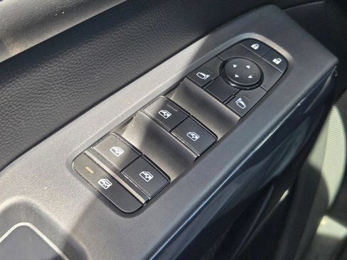 Used 2024 Nissan Pathfinder S FWD image 16