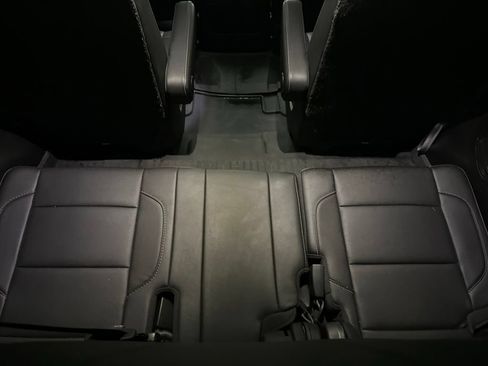 Used 2019 GMC Yukon SLT w/ Graphite Performance Edition RWD image 16