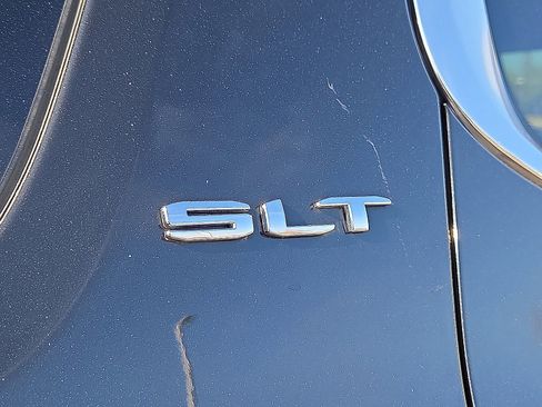 Used 2021 GMC Acadia SLT w/ LPO, Floor Liner Package image 8