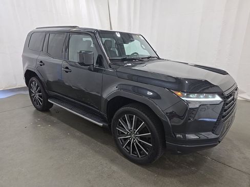 Used 2025 Lexus GX 550 w/ Cold Area Package AWD/4WD image 3