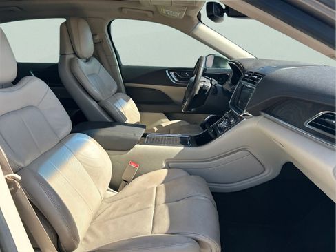 Used 2019 Lincoln Continental Reserve FWD image 12