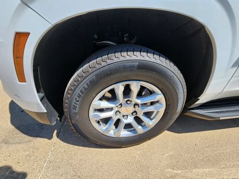Used 2026 Chevrolet Tahoe LS RWD image 8