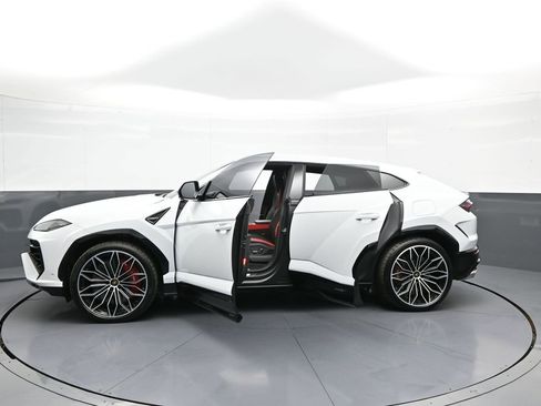 Used 2025 Lamborghini Urus SE AWD/4WD image 48