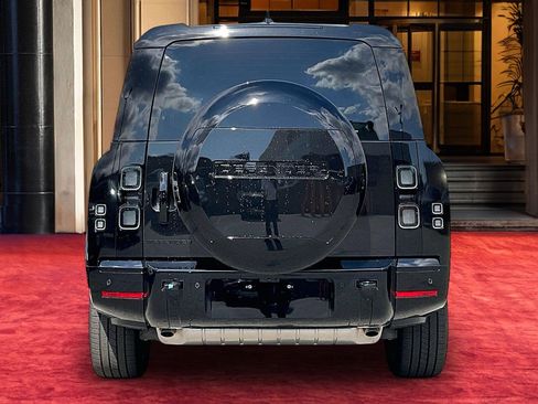 New 2026 Land Rover Defender 130 X-Dynamic SE AWD/4WD image 5