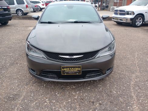 Used 2015 Chrysler 200 S w/ Navigation & Sound Group I FWD image 2
