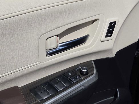 Used 2024 Toyota Sienna Platinum image 21