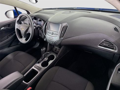 Used 2017 Chevrolet Cruze LT w/ Convenience Package image 20
