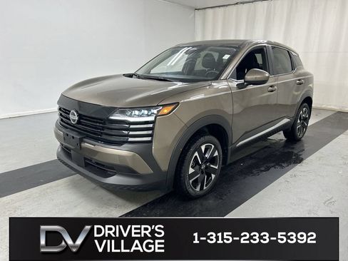 Used 2025 Nissan Kicks SV AWD/4WD image 5