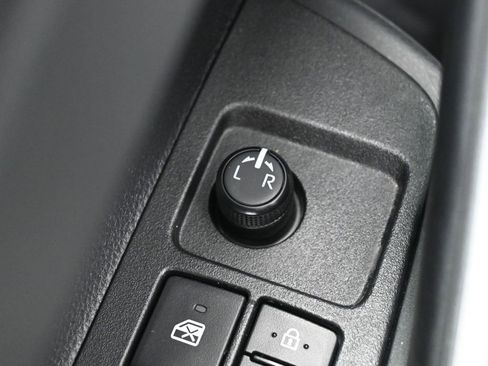 Certified 2025 Toyota Corolla Cross XSE image 12