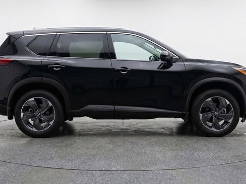 Used 2025 Nissan Rogue SV image 11