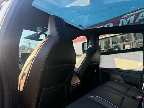 Used 2024 Tesla Cybertruck AWD Crew Cab image 18