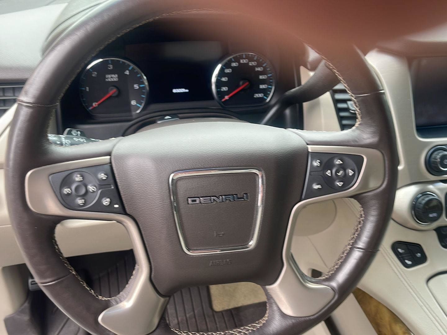 Used 2017 GMC Yukon Denali AWD/4WD image 11