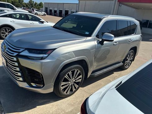 Used 2022 Lexus LX 600 4WD w/ Accessory Package (Z1) image 4