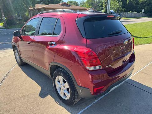 Used 2019 Chevrolet Trax LT w/ LT Convenience Package FWD image 3