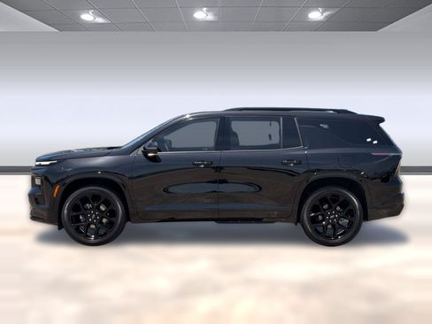 Used 2025 Chevrolet Traverse RS w/ LPO, Floor Liner Package FWD image 2
