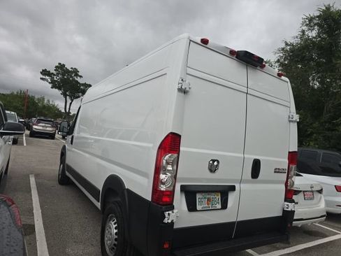 Used 2026 RAM ProMaster 2500 w/ Convenience Group FWD image 3