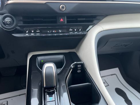 Certified 2025 Toyota Crown Limited image 18