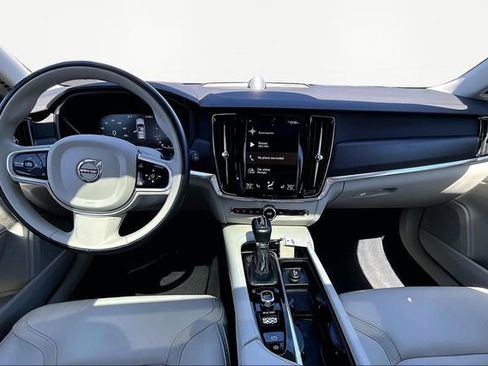 Used 2017 Volvo V90 T6 Cross Country image 15