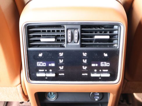 Certified 2023 Porsche Cayenne Turbo S AWD/4WD image 24