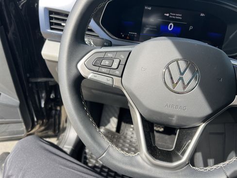 Used 2023 Volkswagen Taos SE w/ Panoramic Sunroof Package image 18