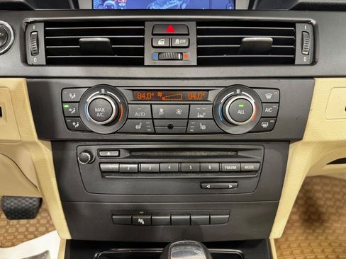 Used 2013 BMW 335i Convertible image 26