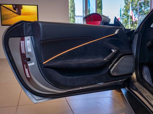 Certified 2022 Ferrari Roma image 8