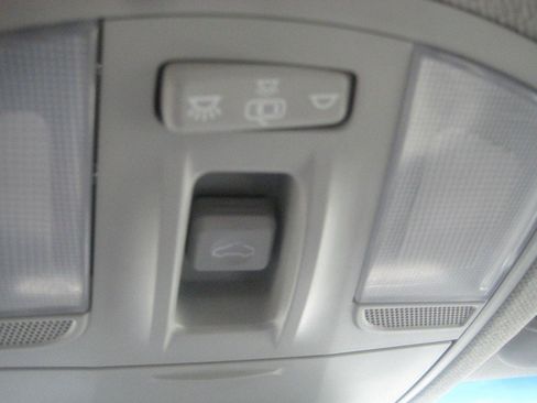 Used 2020 Hyundai Elantra Value Edition FWD image 26