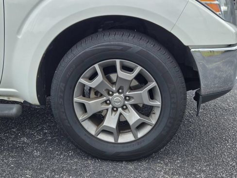 Used 2019 Nissan Frontier SL RWD image 3
