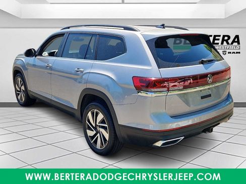 Used 2025 Volkswagen Atlas SE AWD/4WD image 4