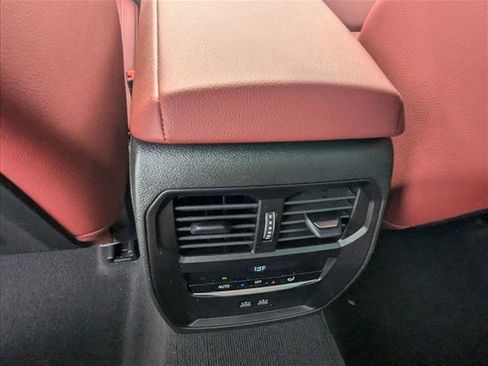 Certified 2025 BMW 330i Sedan w/ Convenience Package image 18