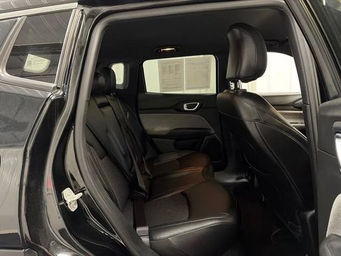 Used 2024 Jeep Compass Latitude AWD/4WD image 20