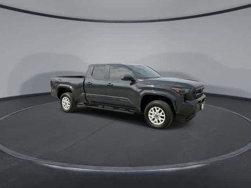Used 2025 Toyota Tacoma SR5 image 2