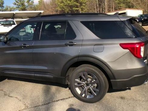 Used 2023 Ford Explorer XLT w/ Equipment Group 202A AWD/4WD image 6
