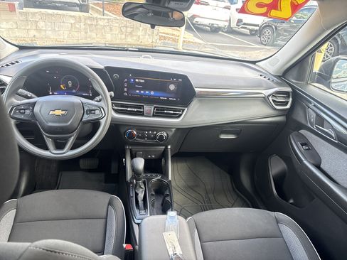 Used 2025 Chevrolet TrailBlazer LS w/ LS Convenience Package FWD image 26