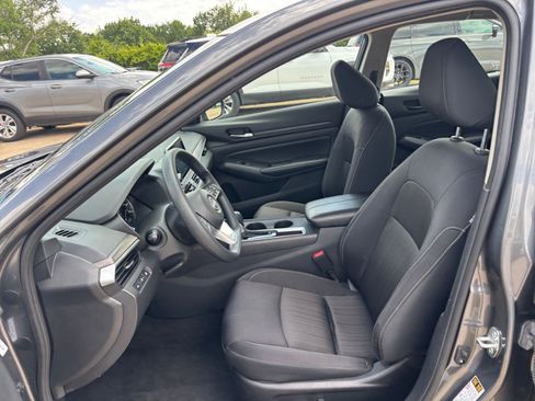 Used 2025 Nissan Altima 2.5 SV image 27